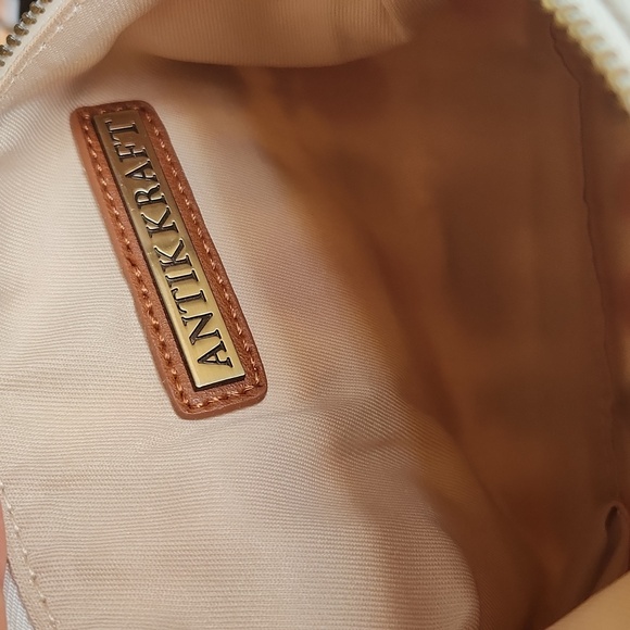 NWT ❗️ Antik Kraft pineapple travel cosmetic bag,  wallet, makeup bag - Picture 8 of 13